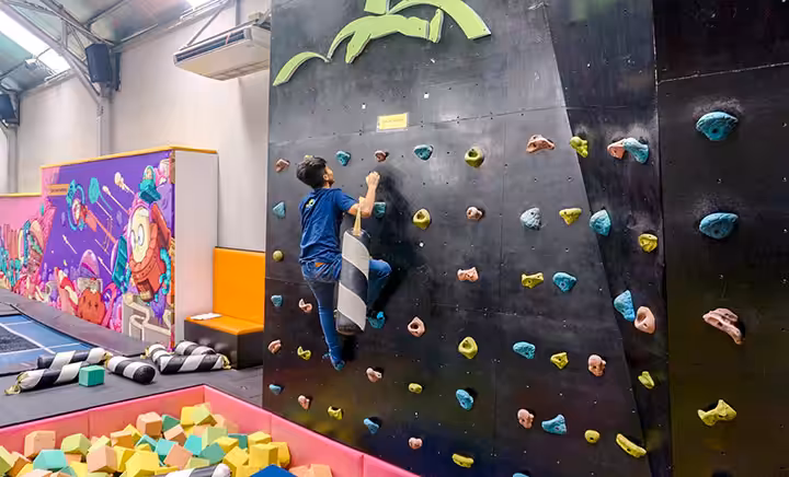 wall climbing Bounce Street Asia