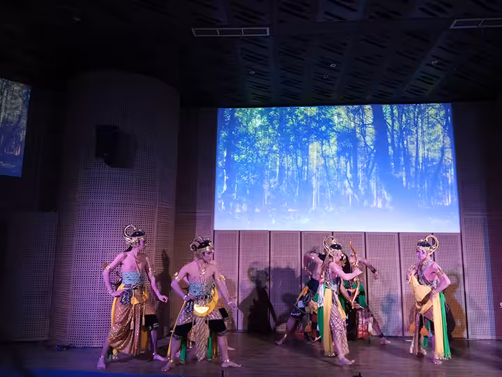 Belajar Budaya Secara Modern