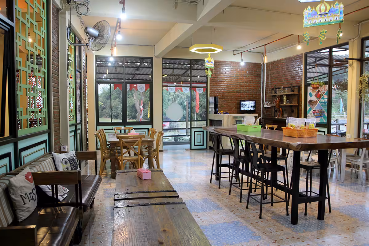 Cafe di River Walk Boja