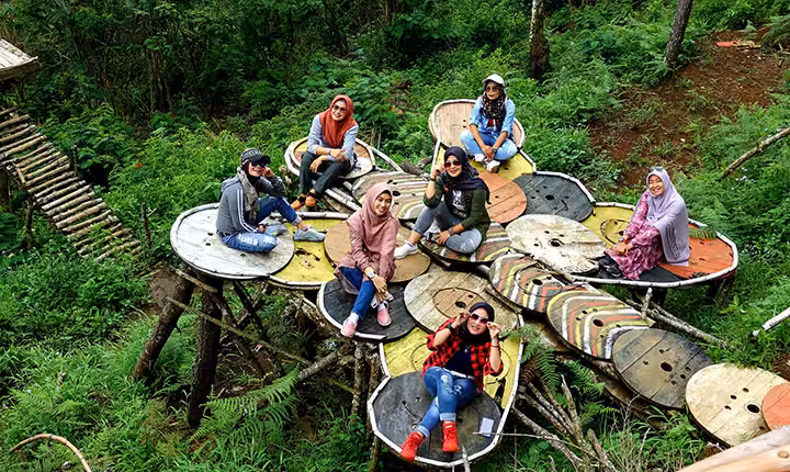 bersantai di Curug Layung