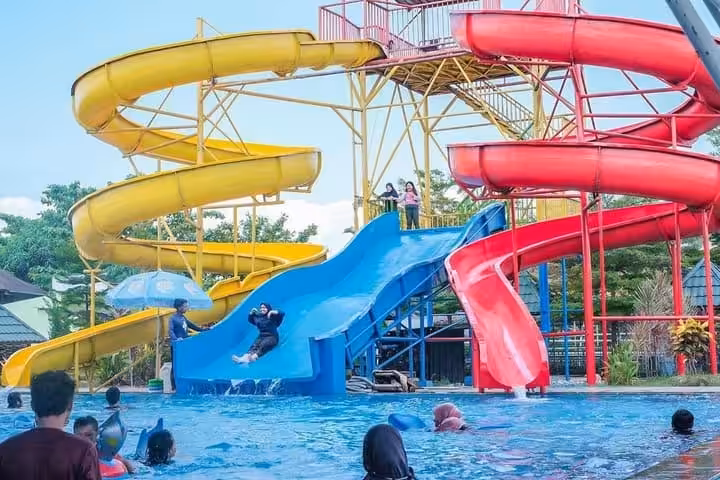 Dewi Sri Waterpark Makassar kolam renang