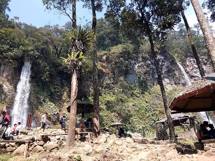 Fasilitas Curug Cibeureum