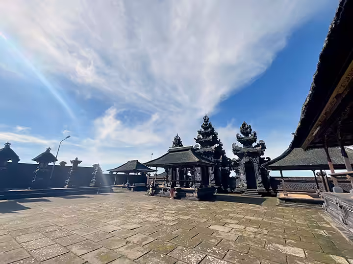 Fasilitas Pura Pasar Agung