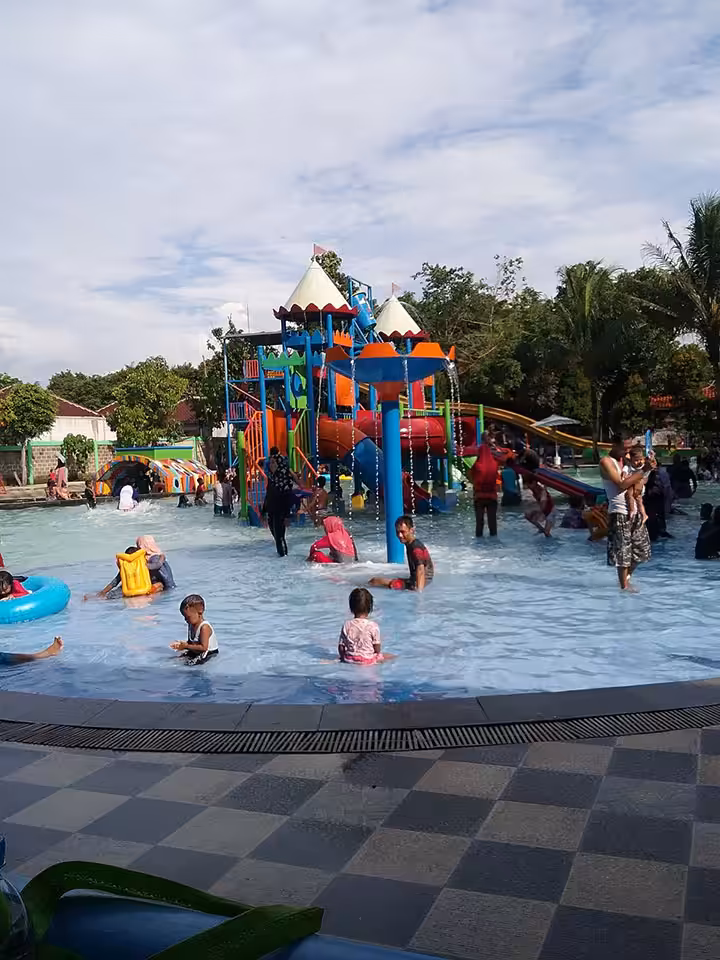Fasilitas Wisata Taman Wisata Pasir Putih