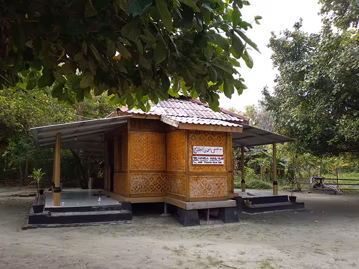 Fasilitas di Pantai Pasir Perawan