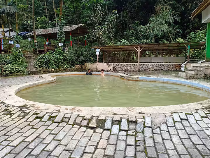 Kolam Pemandian Air Panas