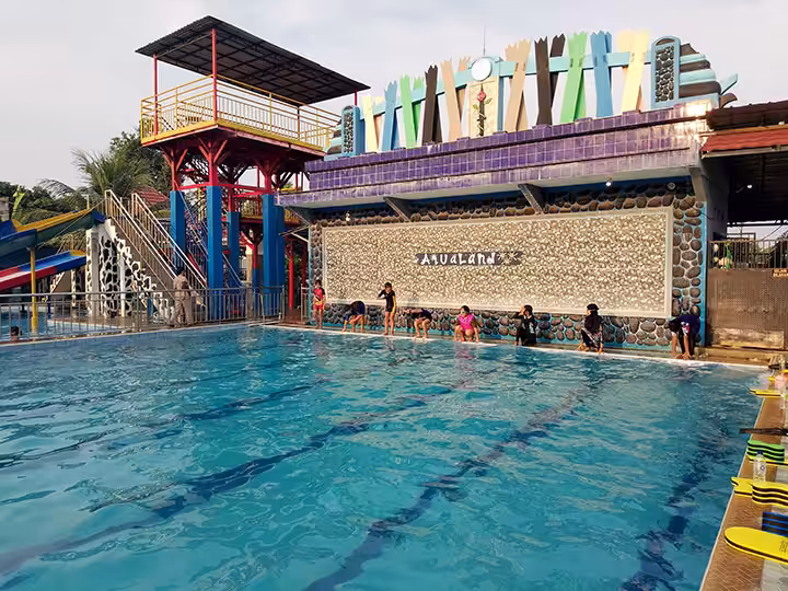 Kolam Renang Aqualand Serang