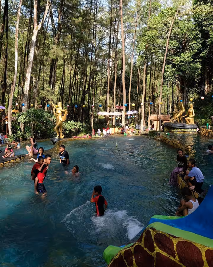 Kolam Renang di Srambang Park