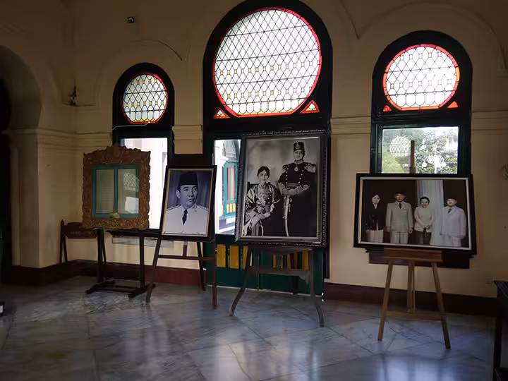 Koleksi Barang Istana Siak Sri Indrapura