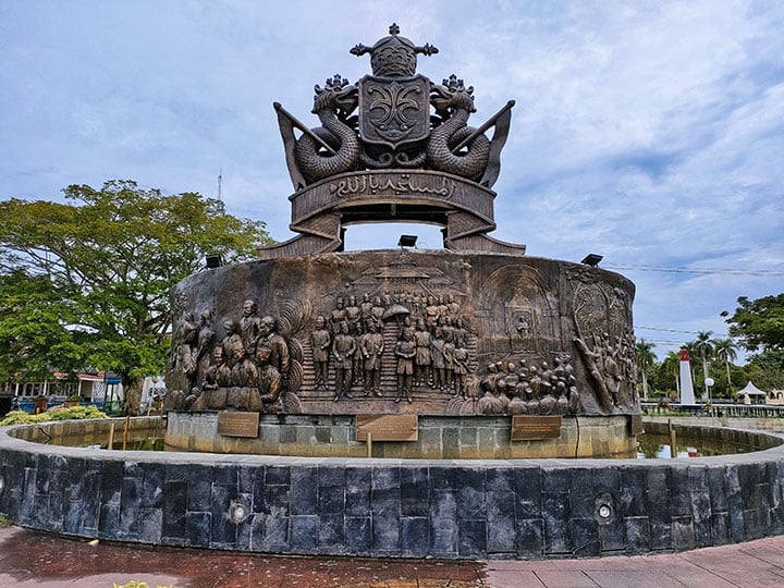 Istana Siak Sri Indrapura: Sejarah, Lokasi & Harga Tiket Masuk