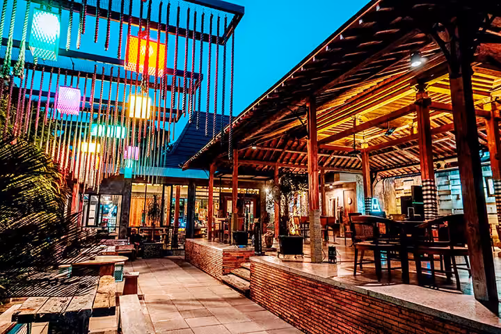 Old Wood Bistro & Bar