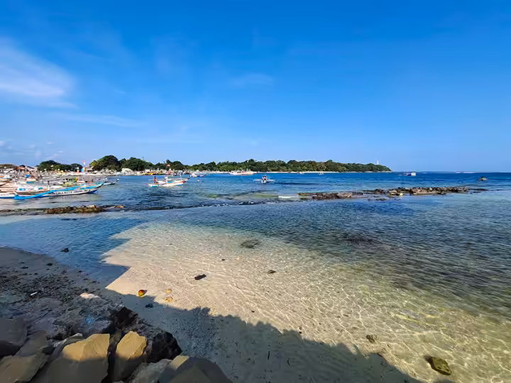 Pantai Ujung Genteng Pasir Putih