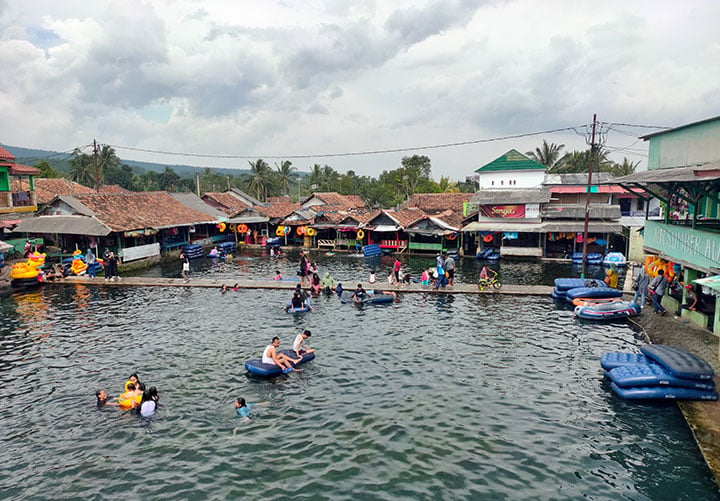 berenang di Cikoromoy