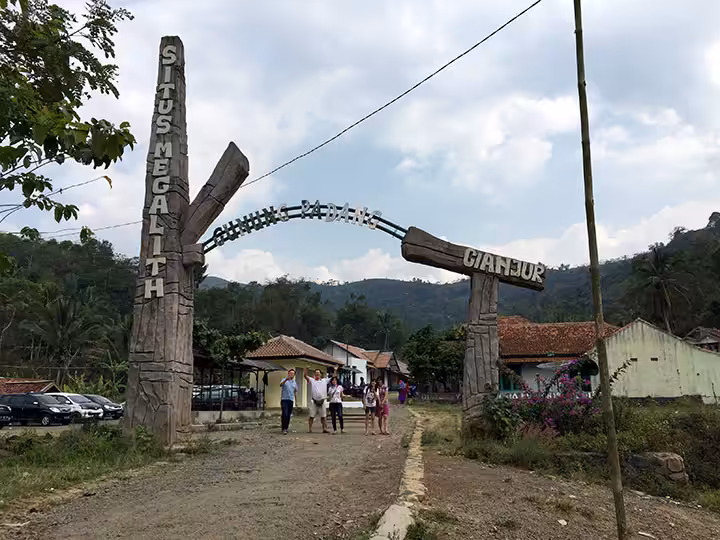 Gapura Situs Gunung Padang Cianjur