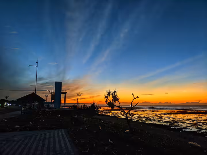 Sunset di Pantai Heulang