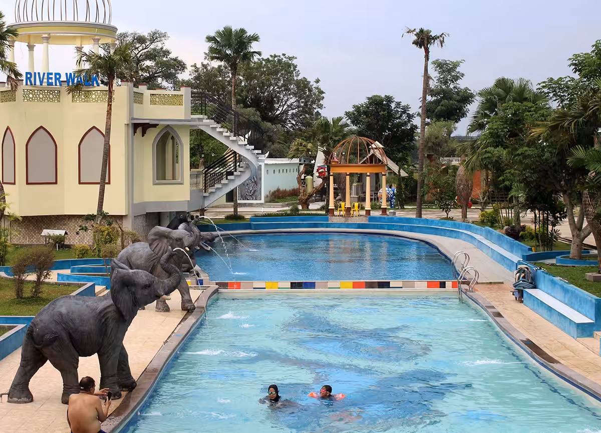 Wisata River Walk Boja