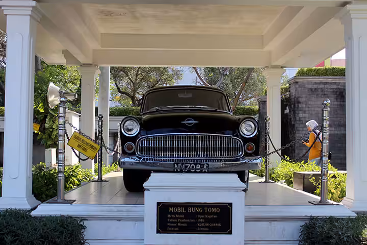 alamat tugu pahlawan surabaya