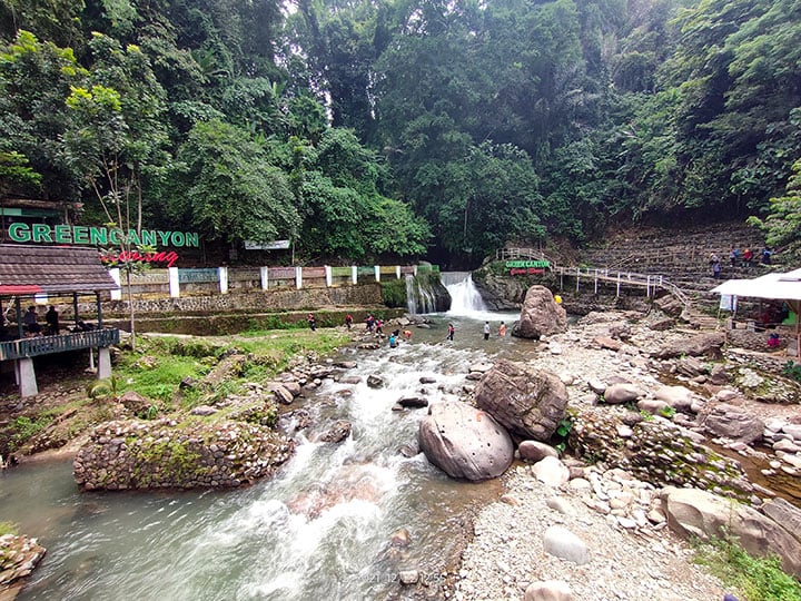 bermain di Green Canyon Karawang