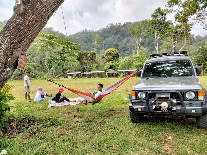 berwisata ke hutan lindung Pantai Bandealit