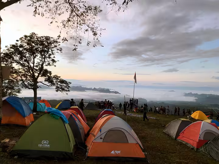 camping di pos gunung sago