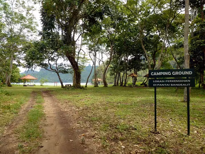 camping ground Pantai Bandealit