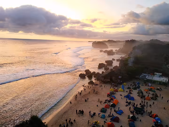 daya tarik Pantai Ngrumput