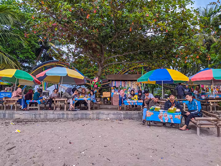 Fasilitas di Pantai Citepus Sukabumi