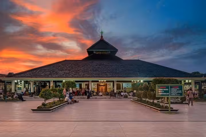 fasilitas masjid agung demak