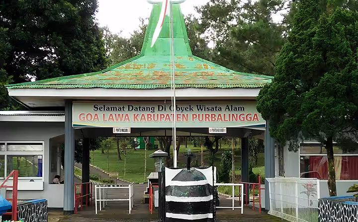 gapura selamat datang Goa Lawa Purbalingga