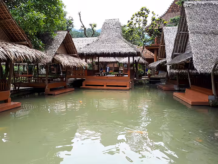 gazebo Kampung Turis Karawang