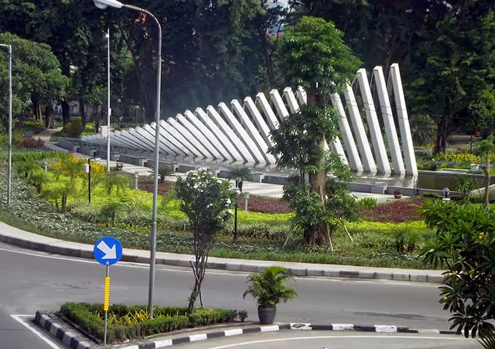 ikon taman pelangi surabaya jawa timur