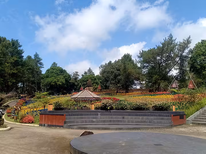taman bunga Goa Lawa Purbalingga