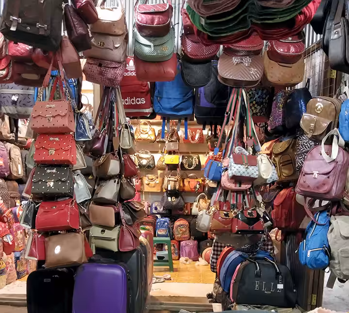 kios tas Pasar Sentral Makassar