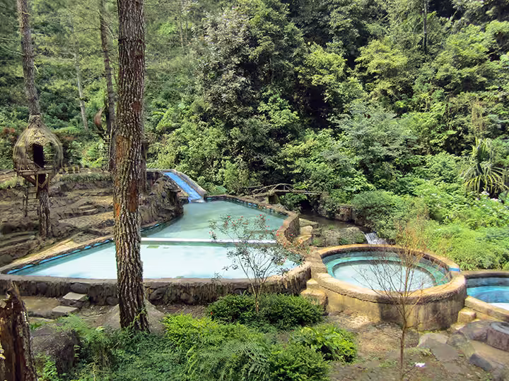 kolam alami Kampoeng Ciherang