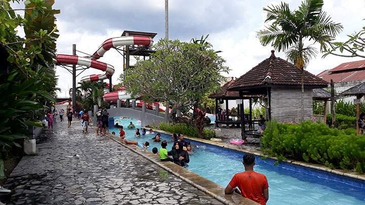 kolam arus Balong Waterpark Jogja