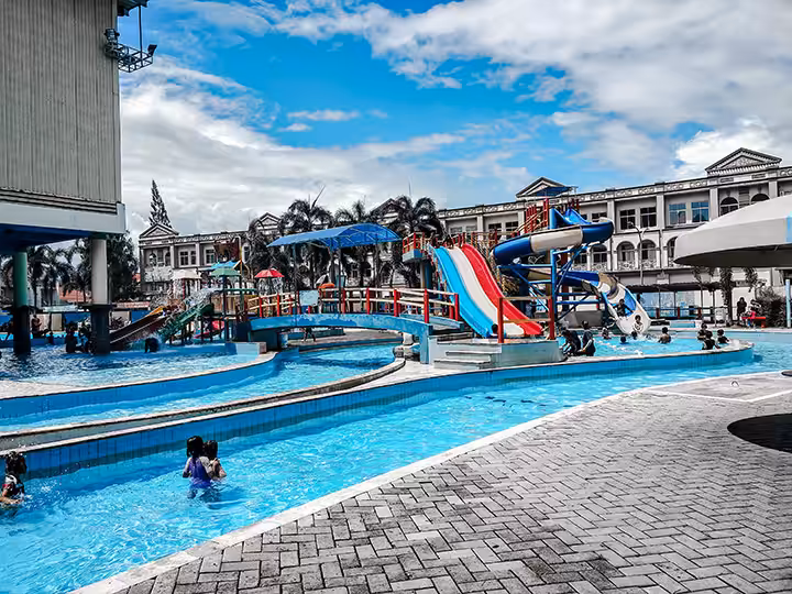 kolam arus Kolam Renang Galaxy Tirtamas