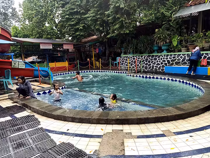 kolam balita Kolam Renang Batoe 54