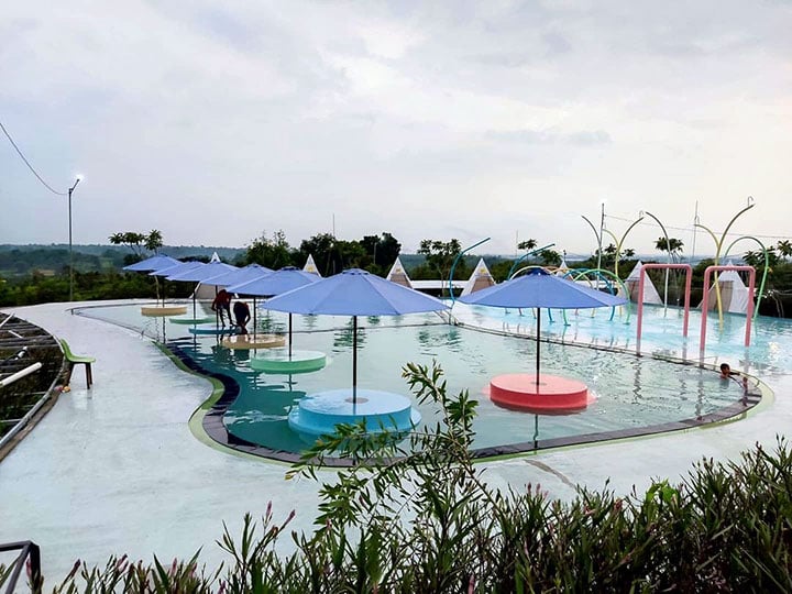 kolam renang bukit kayoe putih mojokerto