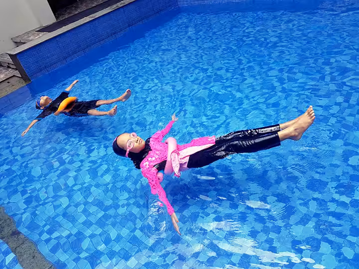 kolam renang khusus wanita