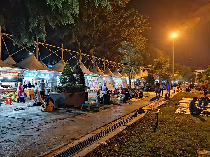 kulineran di Alun-Alun Purwodadi