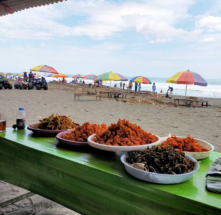 kulineran di Pantai Suwuk Kebumen