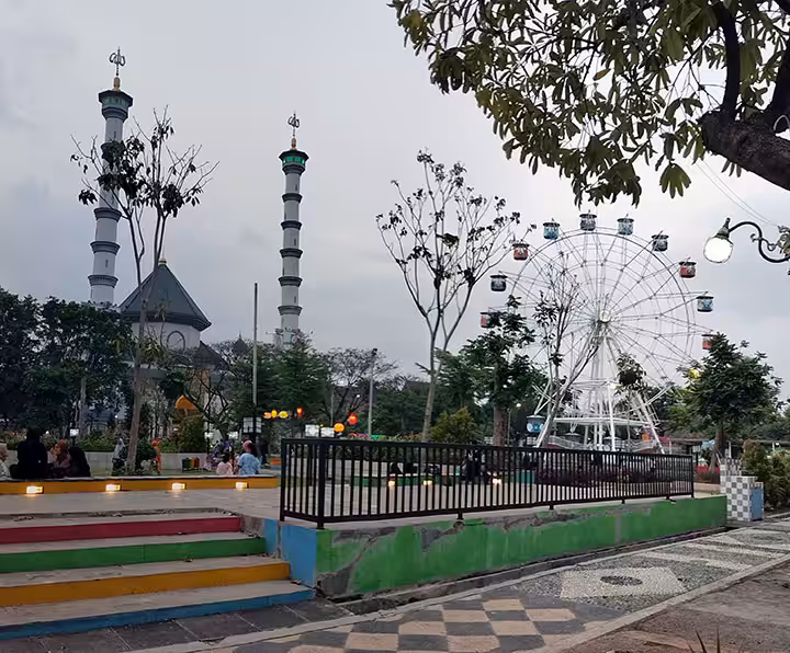 luas alun alun lamongan