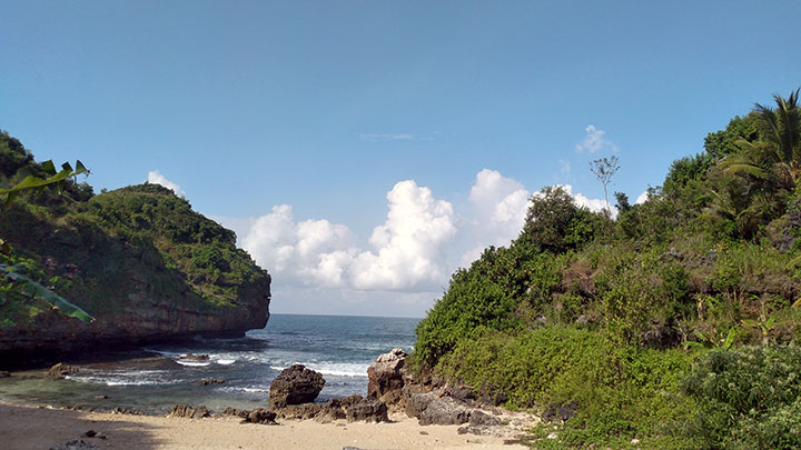 pantai butuh gunung kidul