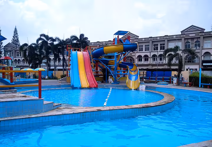 perosotan Kolam Renang Galaxy Tirtamas