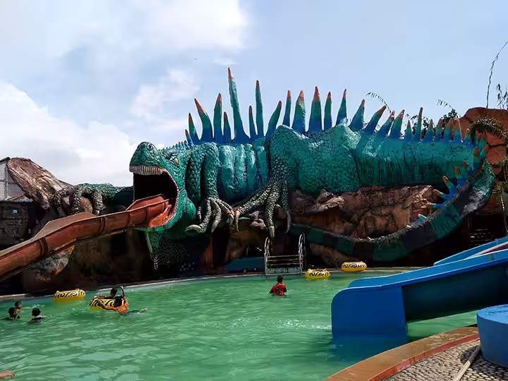 water slide iguana Tiara Park Jepara