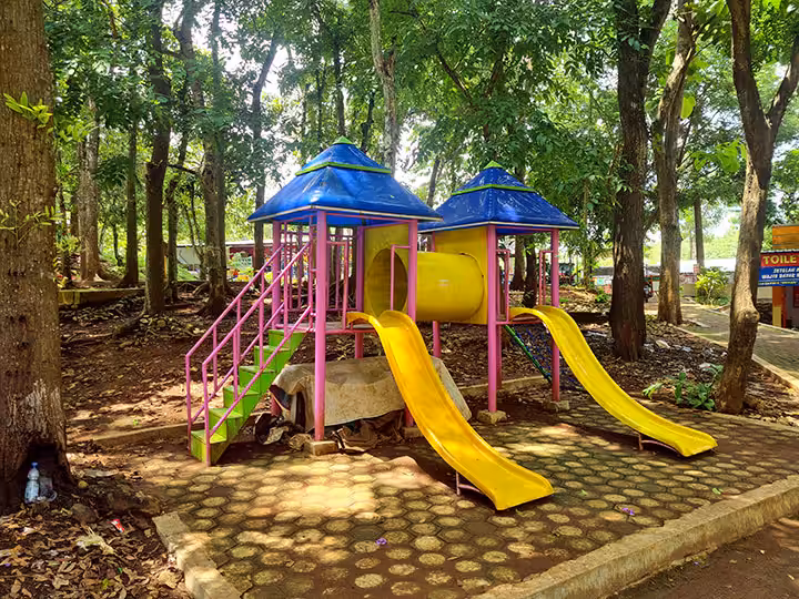 fasilitas Monumen Kresek