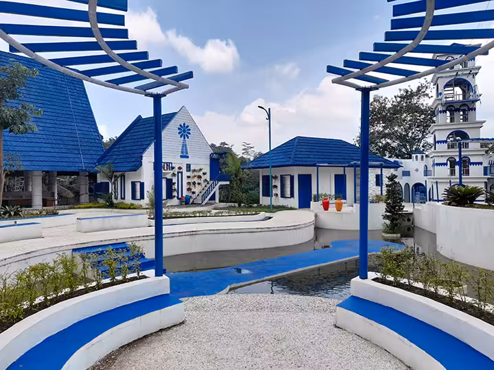 rumah biru Taman Wisata Karang Resik
