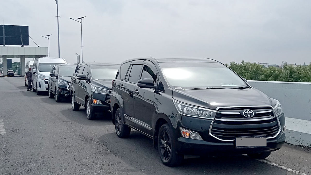 sewa mobil di Stasiun Semarang Tawang