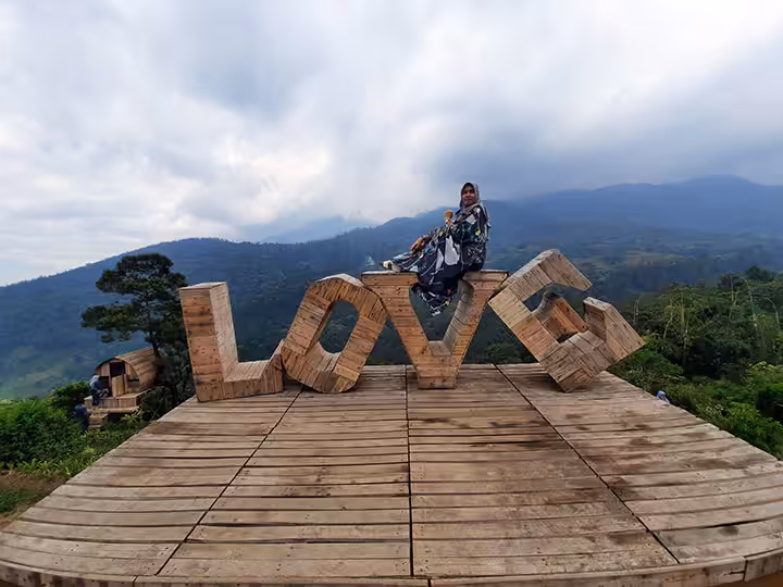 spot foto love Sendi Adventure Mojokerto