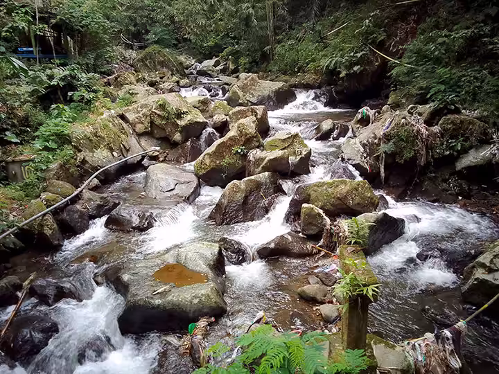 sungai air terjun sekar langit